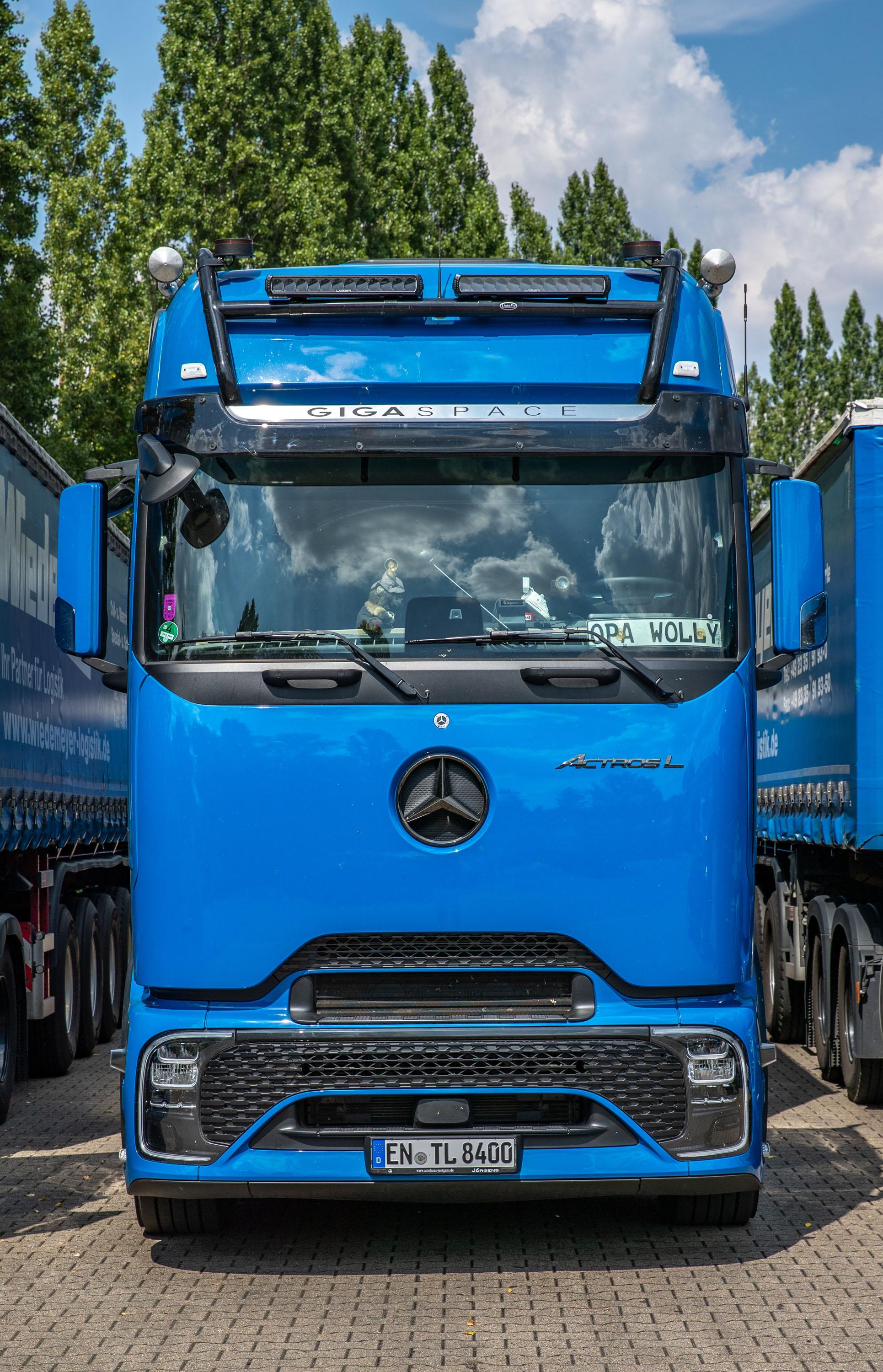 Neue Fahrzeuge von Wiedemeyer Logistik in Szene gesetzt