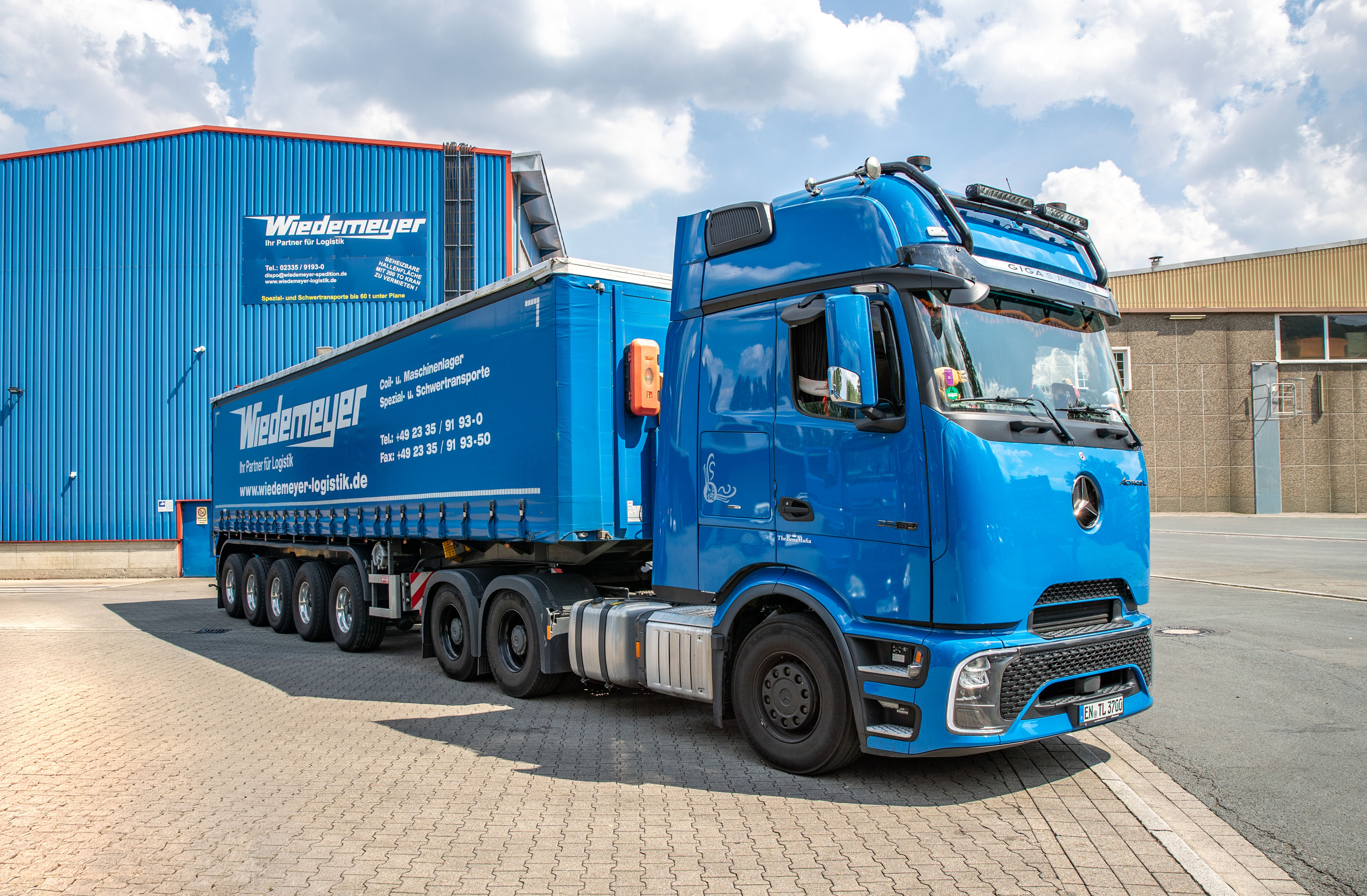 Neue Fahrzeuge von Wiedemeyer Logistik in Szene gesetzt