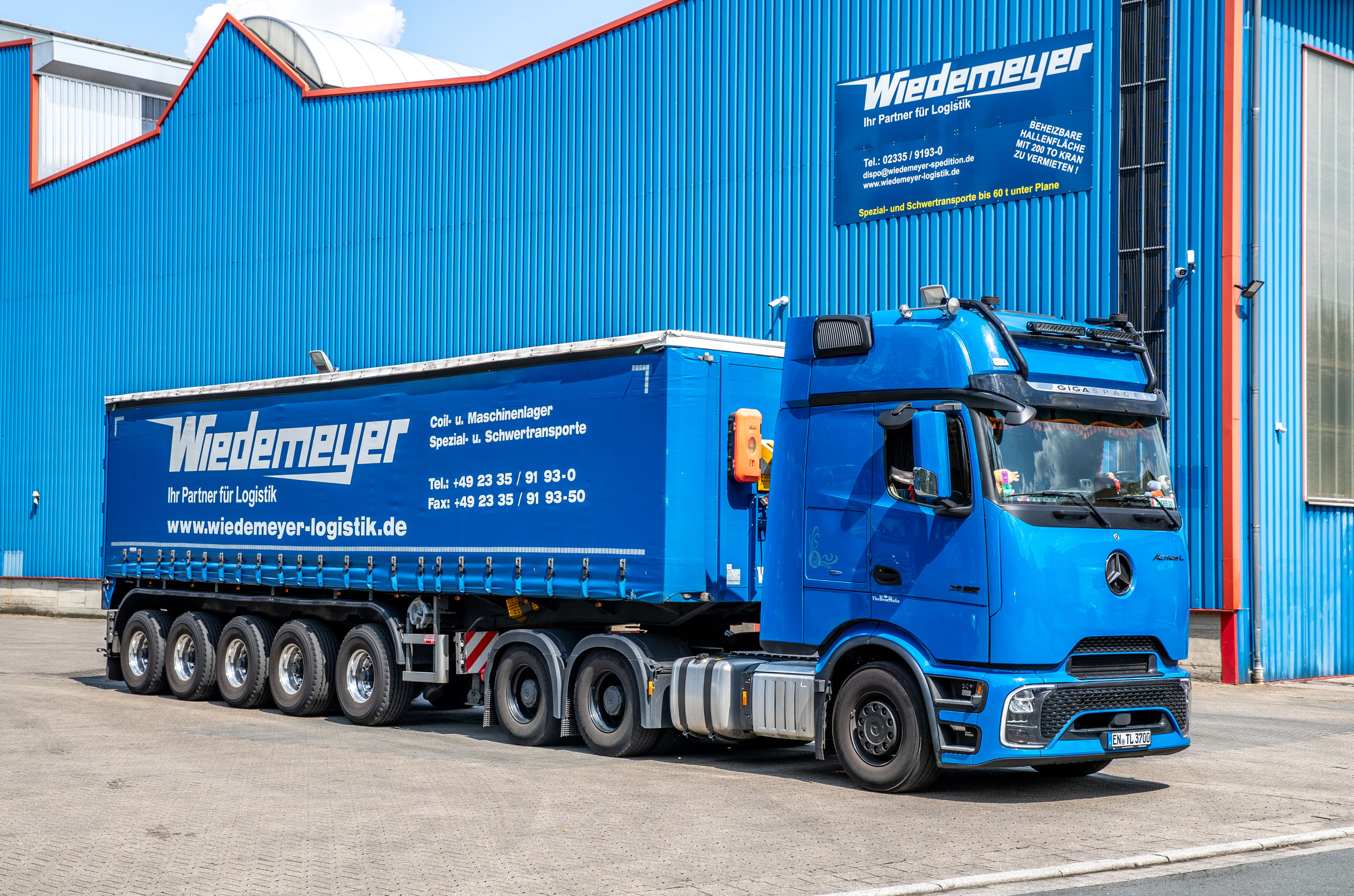 Neue Fahrzeuge von Wiedemeyer Logistik in Szene gesetzt